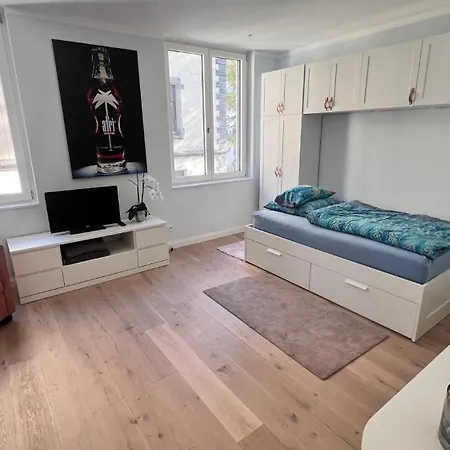 Melanie Apartment